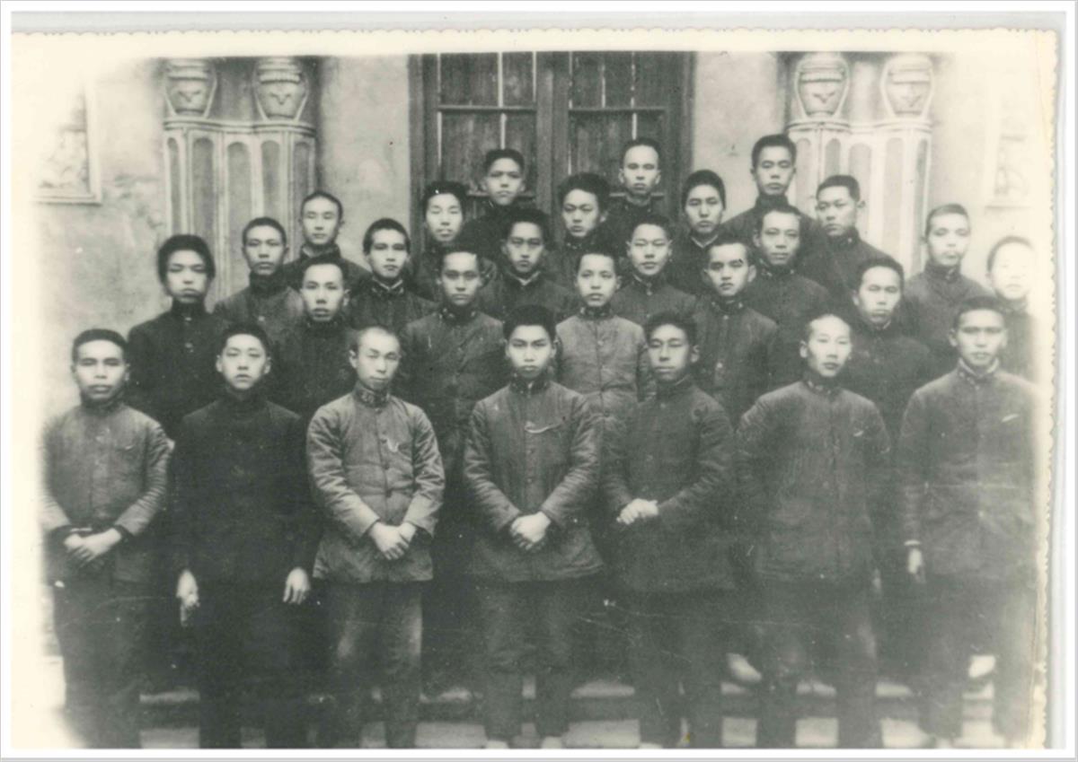 1918毛澤東一師畢業(yè)照（正面）.png
